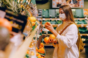woman-wearing-mask-in-supermarket